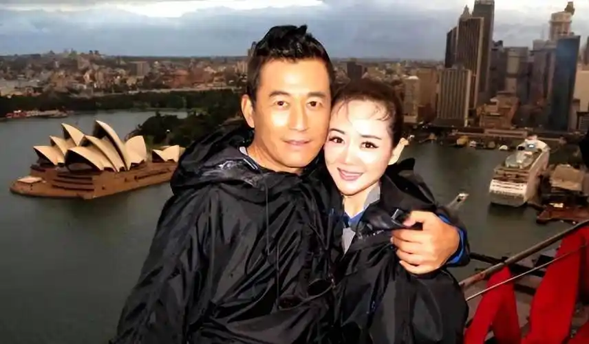 演员王志飞:为小16岁女友分手发妻,与现任妻子认识3天就闪婚!