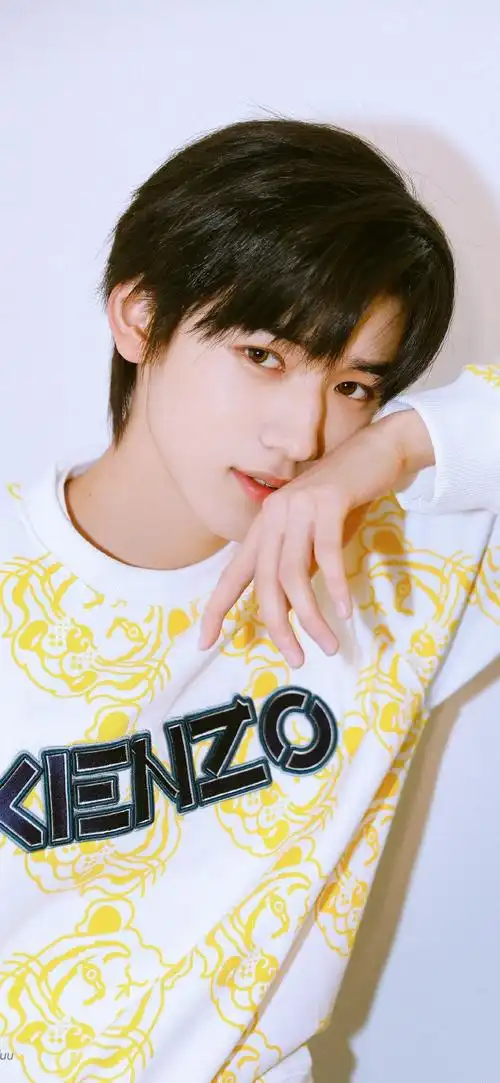 宋亚轩小黄人写真