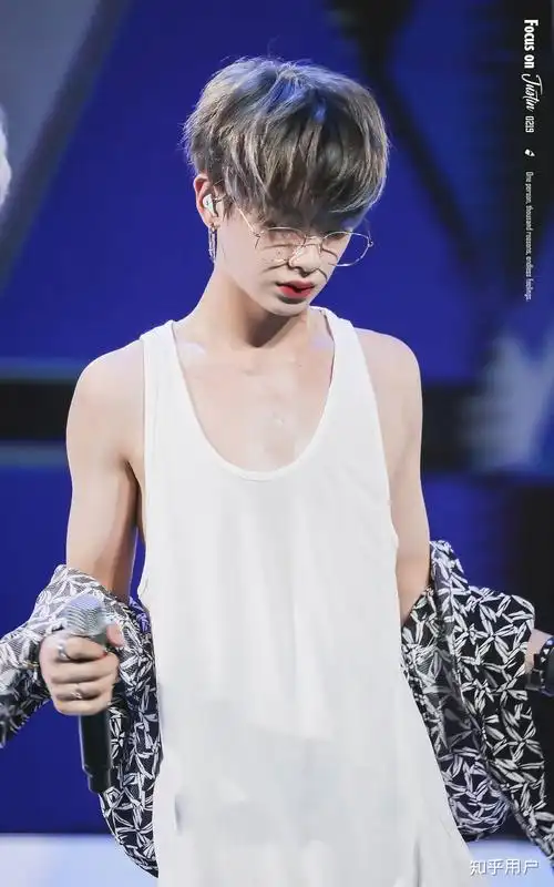 有多少人是因为justin黄明昊的纤细身材粉上他的? - 知乎