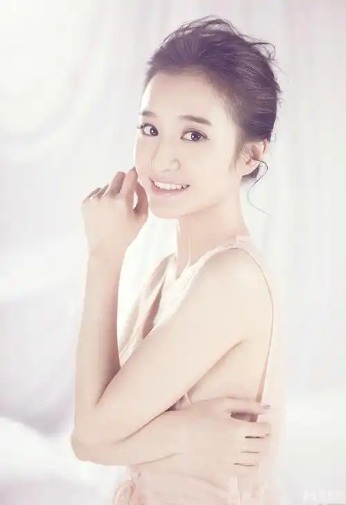女星林好纯美写真 丝滑肌肤清新甜美
