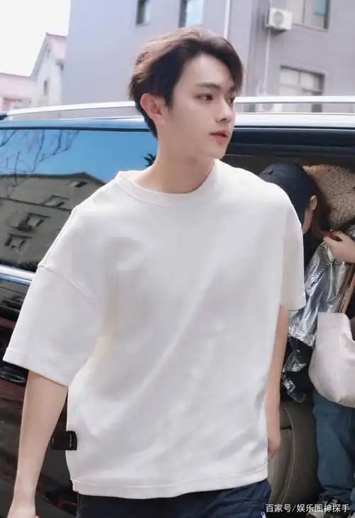 许凯素颜私照曝光,粉丝:比精修图还好看!