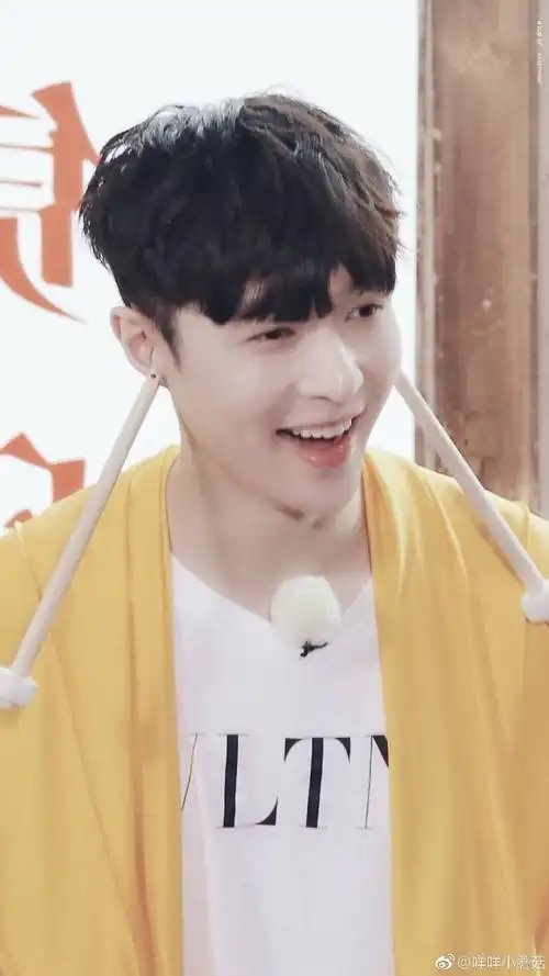 张艺兴的笑容给你什么样的感觉? - 知乎