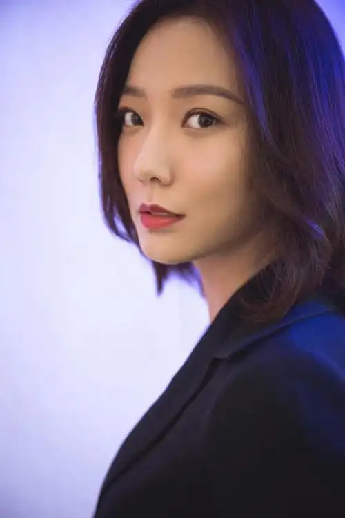 王珞丹淡雅知性 平和美丽