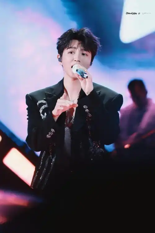 王俊凯蔡依林同台#  舞台常见@tfboys-王俊凯