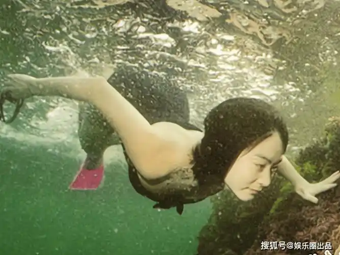 原创林青霞游泳照片曝光5分钟阅读量破800万泳姿太美引起热议