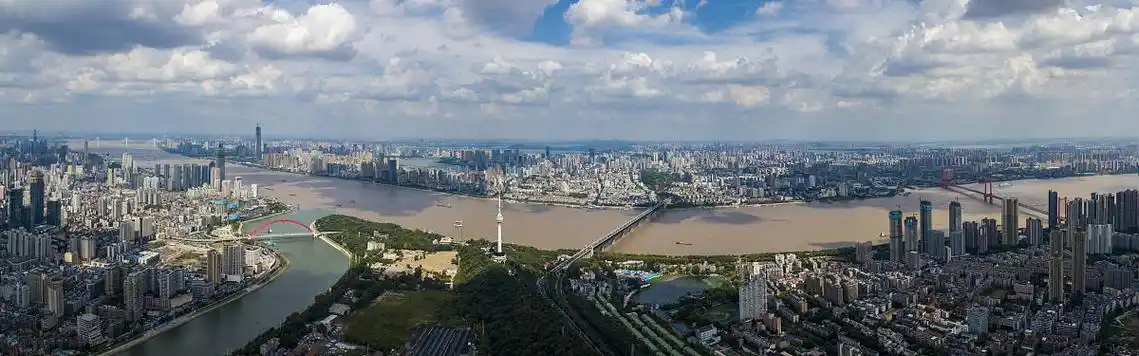 看了武汉全景图,我更加确定武汉真的超越了南京和杭州这样的沿海省会