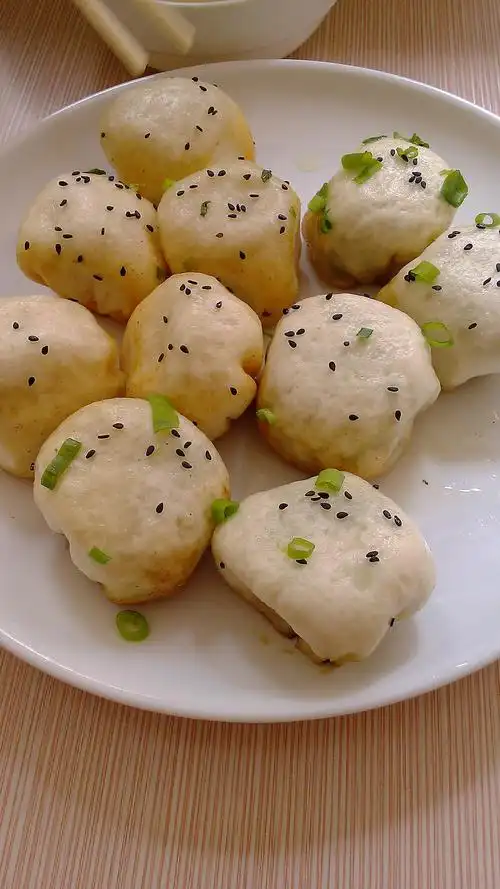 生煎,最喜欢的还是台东邓记,要一口能咬出汁的那种,平均一块一个,很