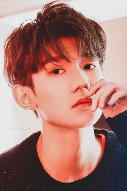 王源我看见两朵一样的云##王源2024龙行绛气