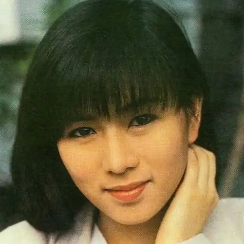 罗慧娟个人资料照片(红颜薄命罗慧娟:向周星驰求婚被拒,33岁意外失聪