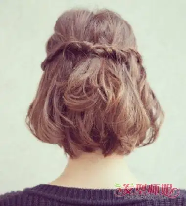 短发编蝎子辫方法 个性简单中分短发编发