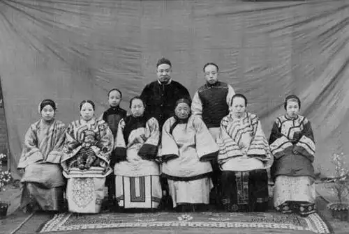 的看到电视上一个男人娶了好多老婆会认为中国古代存在着一夫多妻制度