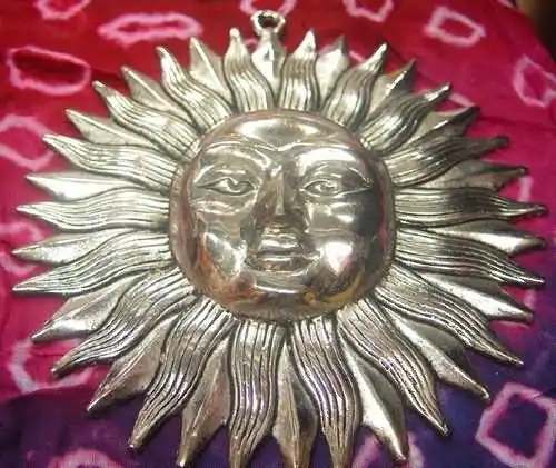 求希腊神话里日月神的造型.