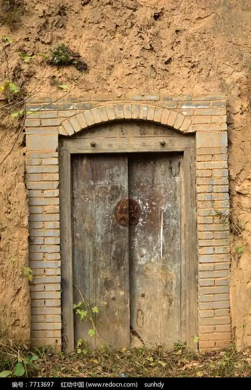 土窑洞的青砖箍门