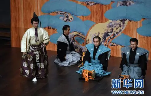 日本演员表演"能乐"《土蜘蛛》. 新华社记者 张博文 摄