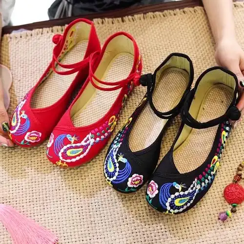 绣花布鞋 春夏休闲散步旅游民族风广场舞新娘鞋女单鞋