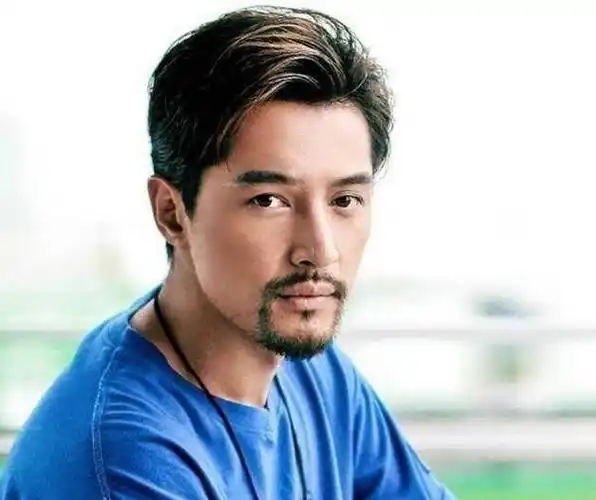 不过,为什么小编会觉得胡歌留胡子更有男性魅力呢?这就是我们的胡歌.