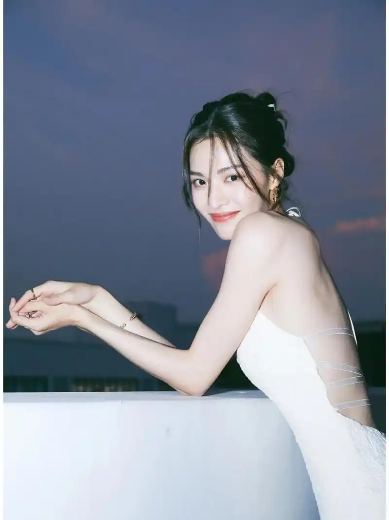 领先内娱至少20年 从李现,张云龙到侯雯元,怪不得钟楚曦每一任男友都