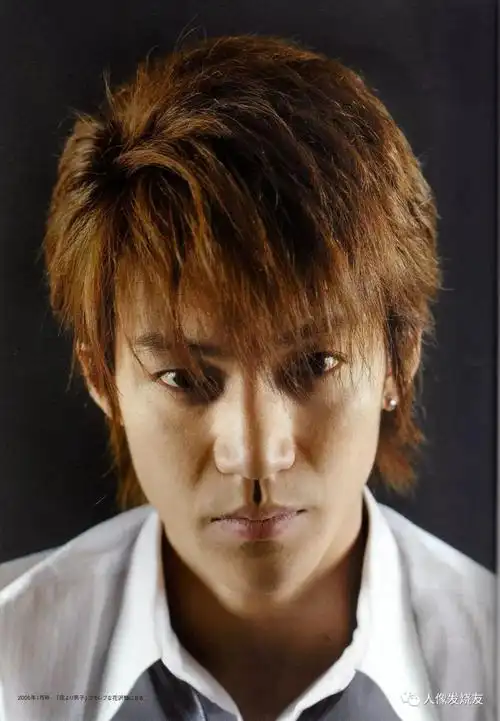 回复"栗子"既可获得打包好的无水印小栗旬~嘻嘻又多了一本样片写真集