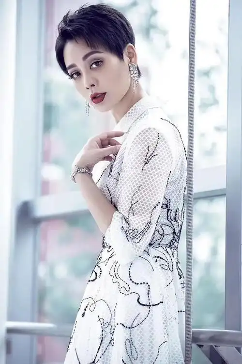 精美图集|宁静,大气美丽的女演员_网易订阅