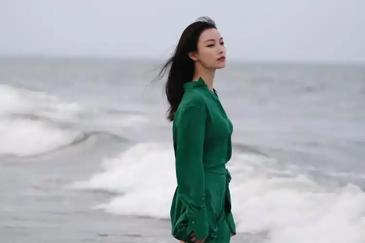 那么多人喜欢倪妮合理吗合情合理流金岁月朱锁锁造型解析