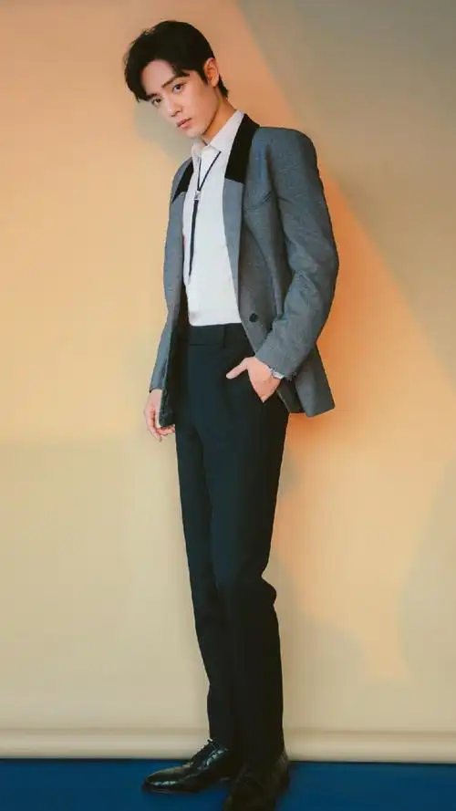 肖战大长腿#啊!肖战的大长腿是真实存在的