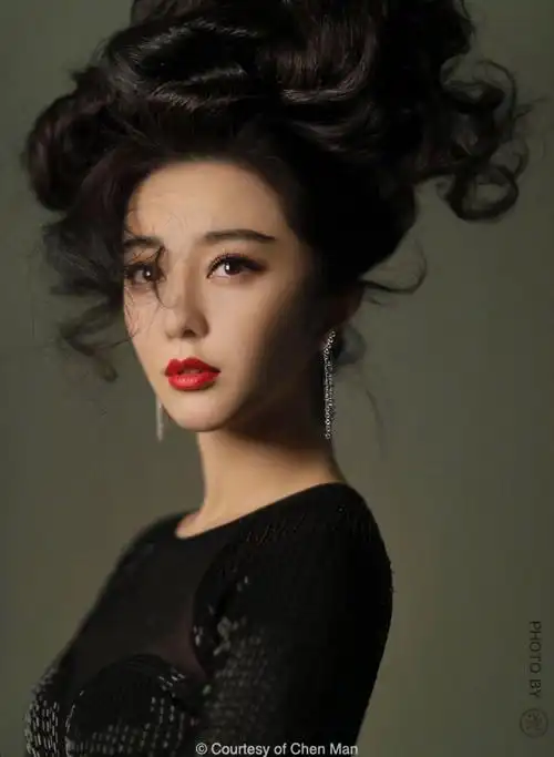 范冰冰#《芭莎珠宝》4月号封面大片,对她而言这样的冷艳风完全是记後