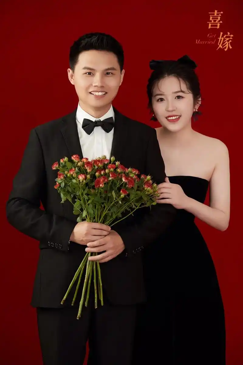 甜蜜溢出屏幕的喜嫁婚纱照,真是甜到掉牙75.风格:极简 室内  - 抖音