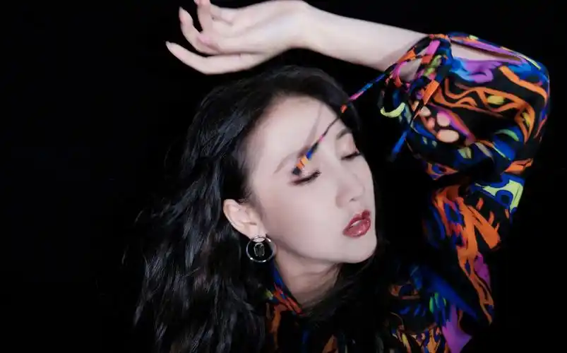 弦子彩虹裙性感唯美写真图片517