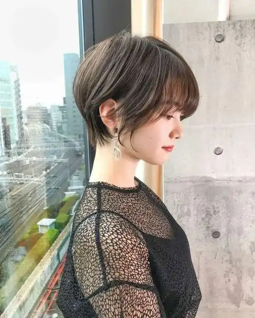 关注《发型图片库》,天天分享好发型又酷又飒的日系潮短发关注《发型