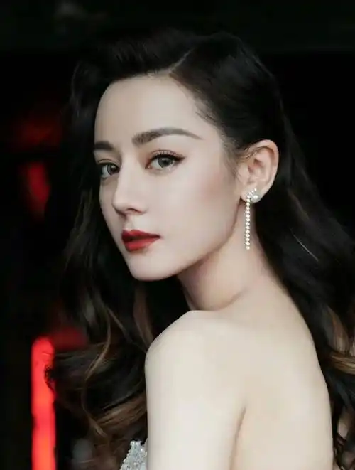 那可是迪丽热巴啊,还能不好看?_五官_化妆_形态