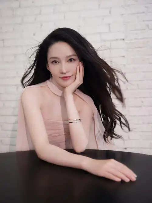 中国电影华表奖#青年演员@李沁出席第十八届,第十九届中国电影华苯北