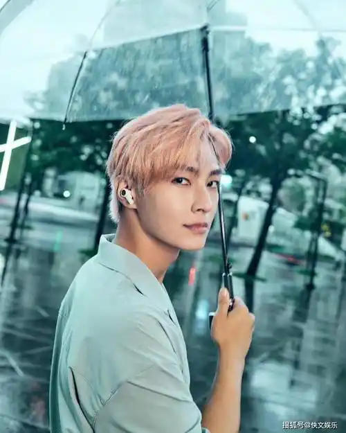 炎亚纶现身日本参加活动!花150万解除出镜限制,如今已是自由人_事业_