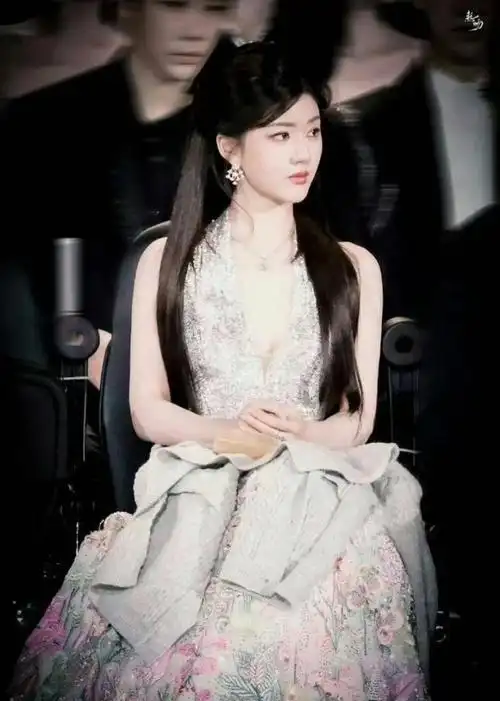 赵露思被传片场乱骂人?《神隐》替身发长文回应!一段话引共鸣!