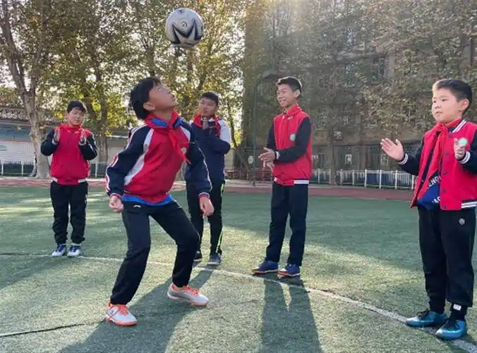 小学生上完体育课,测个心率防疲劳_运动_都进行_组织