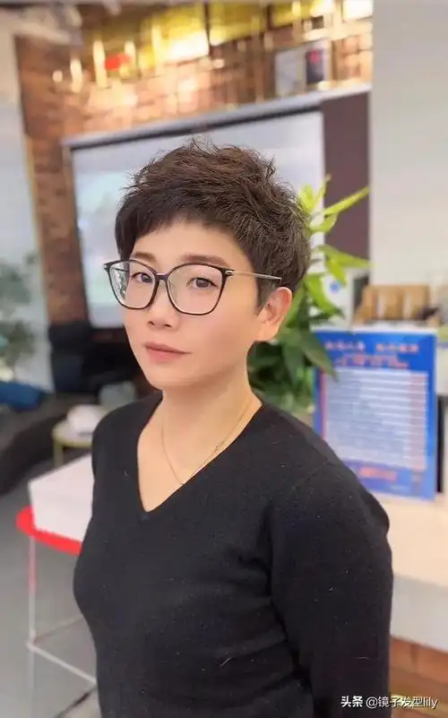 1,女人40岁,今夏发型这样剪,拒绝老气显年轻