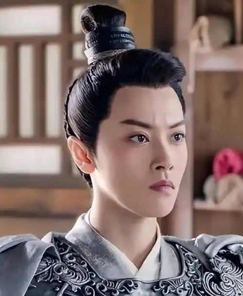 在电视剧中《小女花不弃》中,女演员邢恩,饰演的是莫若菲,女主花不弃