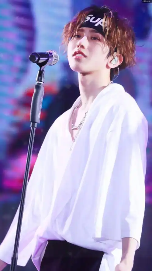 蔡徐坤 立麦大帅哥