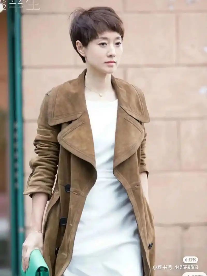 马伊琍短发发型 今天带着这张图片又换了一个发型师,自我感觉做出来