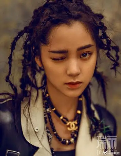 欧阳娜娜脏辫造型##泫雅 麻花辫