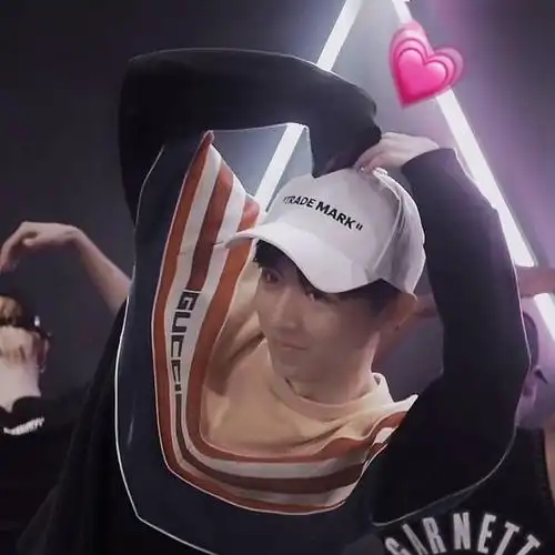 王俊凯的各式各样比心合集 小机灵鬼有无数种比心方式_爱心