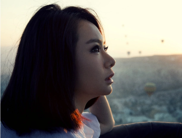 戚薇侧颜杀,图2略显青涩,图4霸气十分,这才是真正的戚哥!