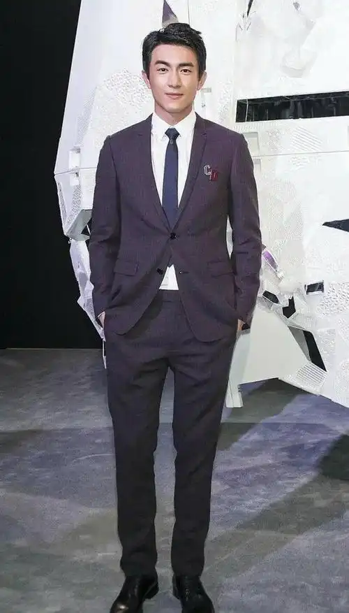 林更新跟张翰一样来自大东北,东北人在身高上有着得天独厚的优势.