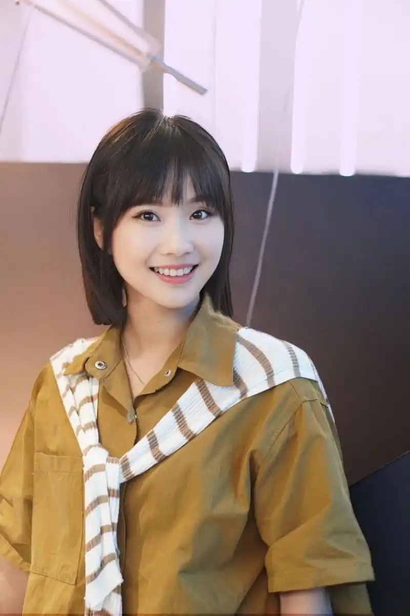 2023款短发发型 这款齐耳短发很适合圆脸小脸的女生 干净有气质 剪完