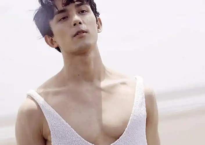 吴磊杂志大片出炉,少年感气息满满,这肌肉线条真的是三石弟弟?