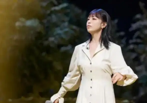 黄绮珊被吐槽张大嘴巴晃来晃去刘欢等人也是这样却是最好歌手