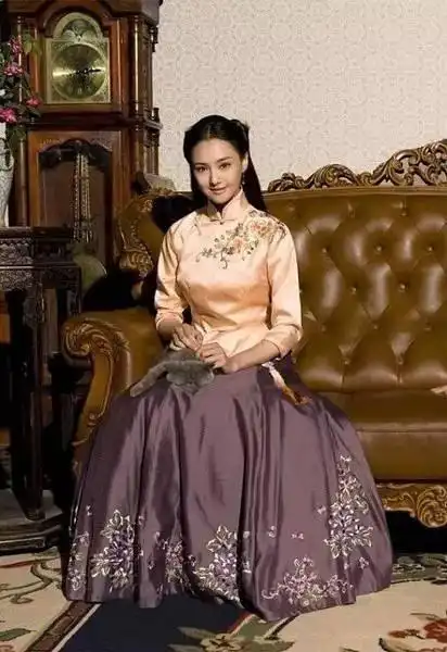 郑爽亲身示范,旗袍上衣搭配半身裙到底有多美!