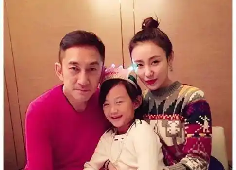 石洋子:22岁嫁43岁吴启华,离婚后依旧被他当成女儿宠着