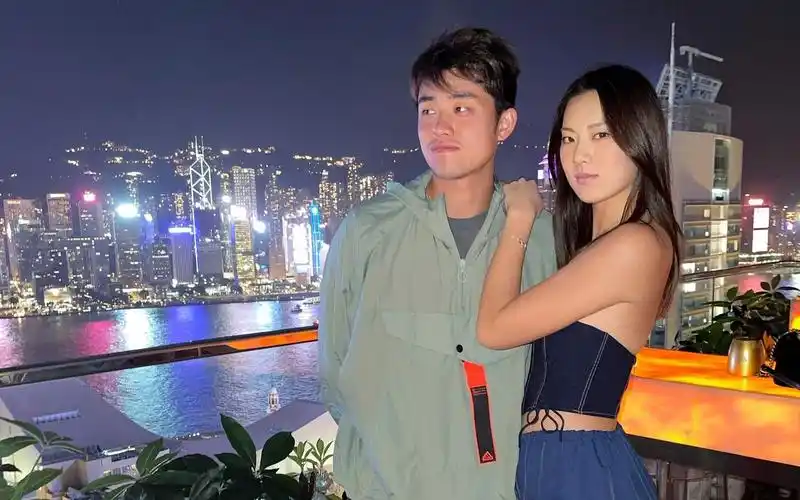 恋情官宣!吴易昺高调秀恩爱,女友颜值高身材好,郎才女貌很般配