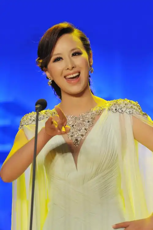 p data-id="gnwxjy7fnt">王雅洁,女,空政文工团优秀青年歌手,出生于