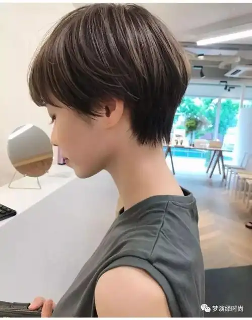 2020流行"后脖短"